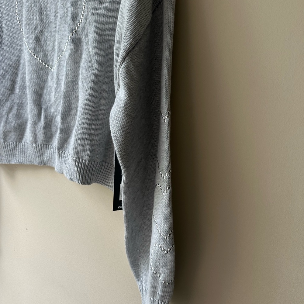 NYC Light Gray Sweater with Heart Design - Picture 3 of 11